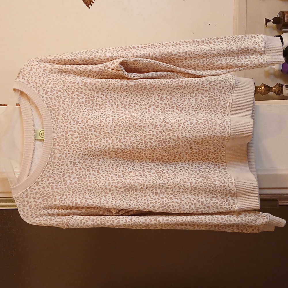 Honeydew Intimates Cream and Pink Cheetah‎ Print Sweater Top. Sz.M